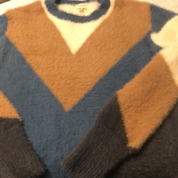 Warm‎ fuzzy sweater - Picture 4 of 4